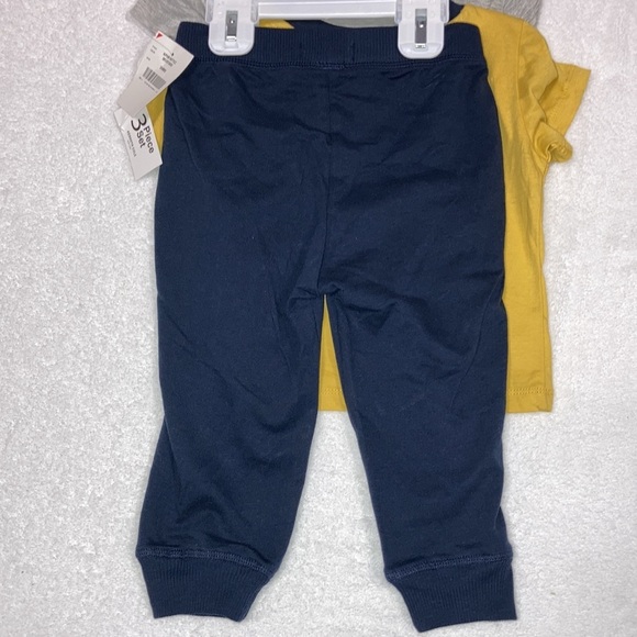 Nwt Kenneth Cole 3 pc. Set 2 shortsleeved tees and joggers 24m - Picture 4 of 8